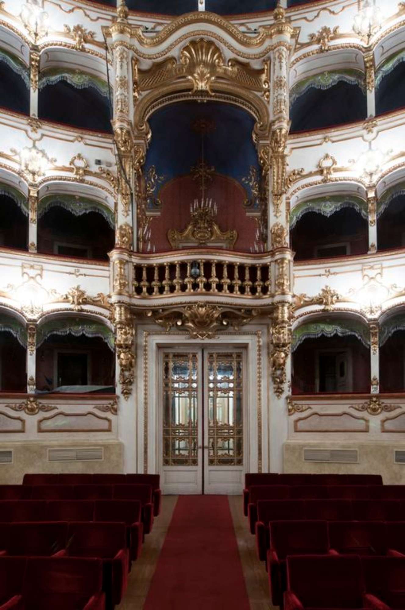 Piacenza, Teatro Municipale, la sala teatrale ingresso e palco reale (foto Andrea Scardova, IBC) 2016